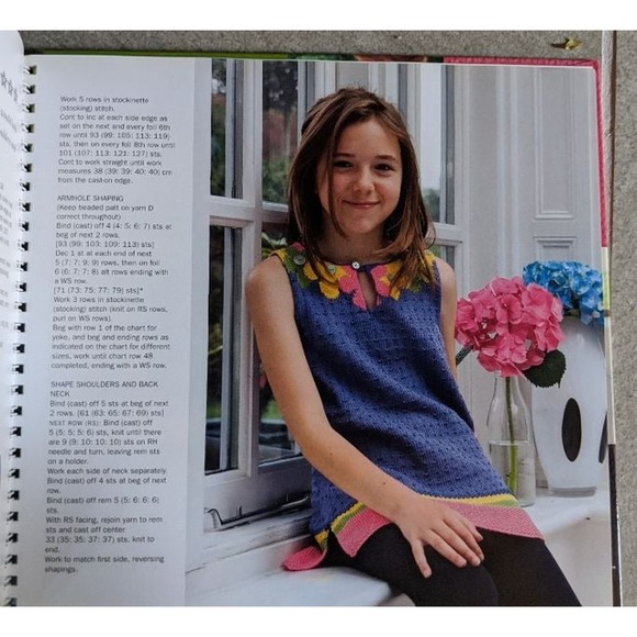 25 Beaded Knits Pattern Book - Picture 2 of 7